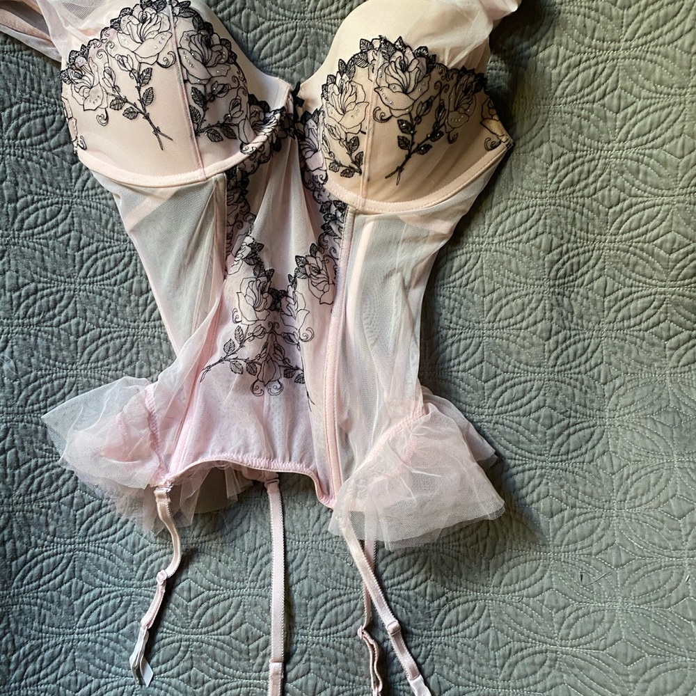 Buster 38D